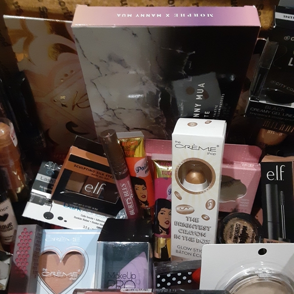 Makeup - Picture 2 of 4